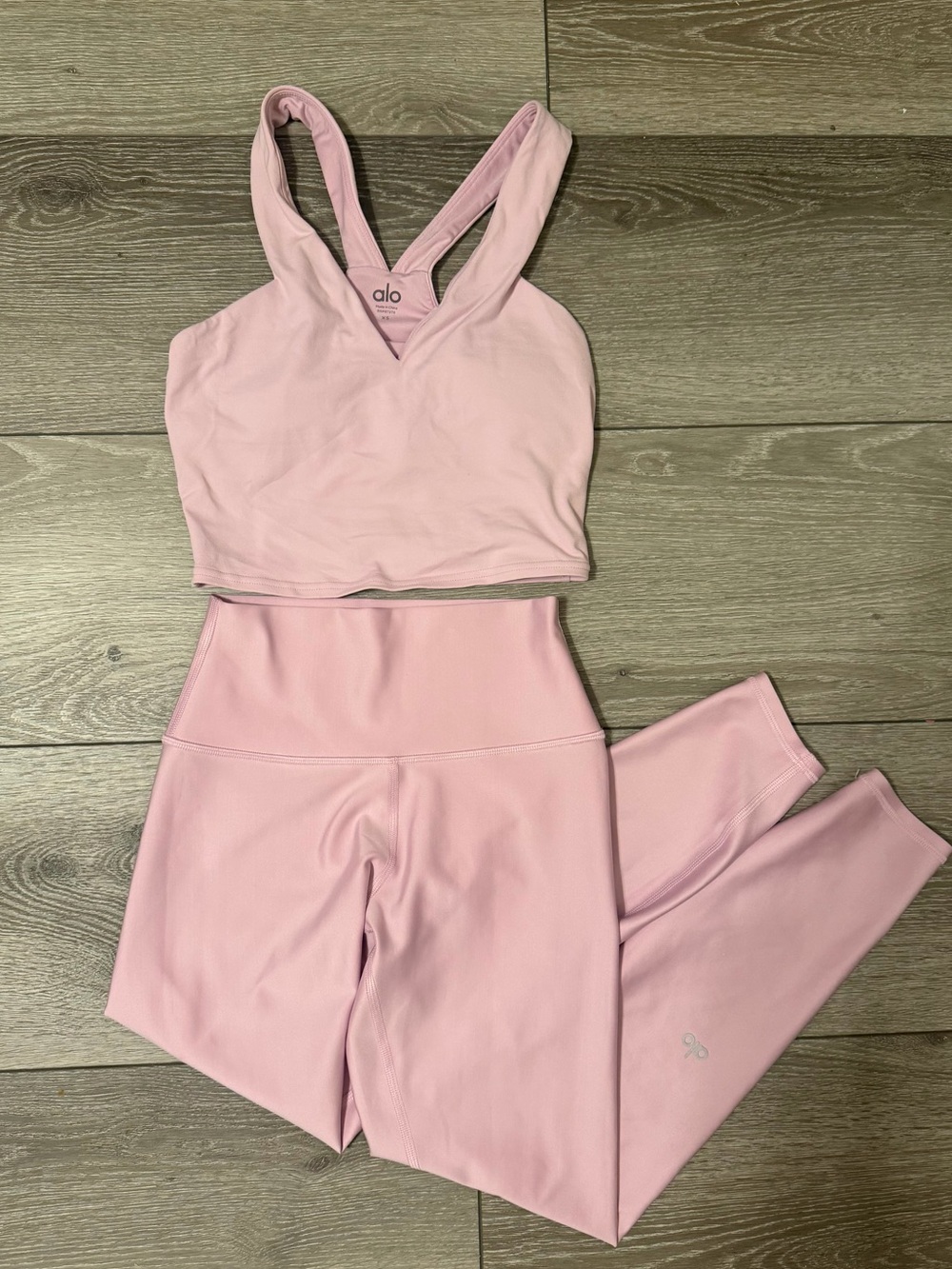Alo sugarplum pink XS set 7/8 airlift leggings & airbrush real bra tank